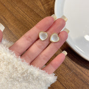 スタッドピアス レディース 女性用 アクセサリー ゴールドカラー ストーン クリア ハート 高見え キュート 上品 存在感 カジュアル おしゃれ 大人可愛い かわいい 耳飾り 普段使い 婦人 普段使い ファッション小物 プレゼント 贈り物 ギフト お出かけ プチギフト 誕生日 記念日 パーティー 2次会