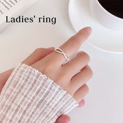 オープンリング 指輪 レディース ファッションリング 女性用 アクセサリー ラインストーン 捻じれ 贈り物 ギフト プレゼント 上品 おしゃれ 高級感