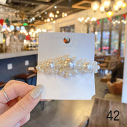 ヘアクリップ ヘアピン レディース 女性 ヘアアクセサリー フェイクパール ラインストーン パール調 上品 高級感 髪留め 髪飾り まとめ髪 ヘアアレンジ かわいい キュート ギフト プレゼント