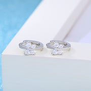 ピアス フープピアス 耳飾り 両耳用 レディース 女性 アクセサリー ラインストーン 蝶々 バタフライ ファッション小物 きれいめ 上品 きらきら シンプル ナチュラル かわいい おしゃれ お出かけ パーティ ギフト プレゼント 記念日 誕生日 銀色