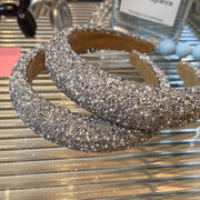 カチューシャ ヘアアクセサリー レディース 幅広 ワイド ヘアアレンジ キラキラ パール調 ビーズ 髪留め 髪飾り ヘアアクセント ブラック ホワイト グレー