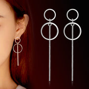 ピアス スタッドピアス 耳飾り 両耳用 レディース 女性 アクセサリー ロングピアス チェーン サークル 輪っか 円 リング 揺れる ウェーブ ファッション小物 バックキャッチ おしゃれ シンプル かわいい きらきら 上品 ゆらゆら お出かけ パーティ 結婚式 フォーマルシーン ギフト プレゼント 銀色