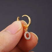 ピアス フープピアス 単品 片耳用 1個 アクセサリー レディース 女性用 ラインストーン 金色 英字 アルファベット リングピアス 小さめ かわいい おしゃれ シンプル ギフト 記念日 誕生日 プレゼント 贈り物 ファッション小物