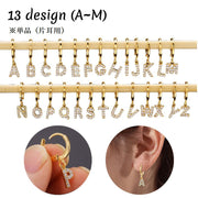 ピアス フープピアス 単品 片耳用 1個 アクセサリー レディース 女性用 ラインストーン ゴールドカラー 金色 英字 アルファベット リングピアス 小さめ かわいい おしゃれ シンプル ギフト 記念日 誕生日 プレゼント 贈り物 ファッション小物