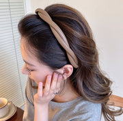 カチューシャ レディース ヘアアクセサリー 髪飾り 髪留め PUレザー 滑り止め ツイスト クロス ヘアアレンジ まとめ髪 洗顔