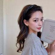 カチューシャ レディース ヘアアクセサリー 髪飾り 髪留め PUレザー 滑り止め ツイスト クロス ヘアアレンジ まとめ髪 洗顔