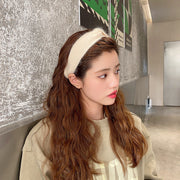 カチューシャ 幅広 レディース 女性用 ヘアアクセサリー ヘアバンド ヘッドバンド 髪飾り ヘアアレンジ ワイド ねじり 太め 無地 シンプル おしゃれ かわいい 普段使い デイリー 秋冬 お出かけ ファッション小物