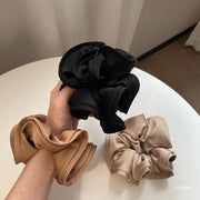 シュシュ ヘアゴム ヘアアクセサリー レディース 女性 髪飾り まとめ髪 髪留め 無地 単色 ふんわり サテン調 おしゃれ かわいい ヘアアレンジ 華やか 大人上品 フェミニン シック オフィス お出かけ デート 婦人 ファッション小物