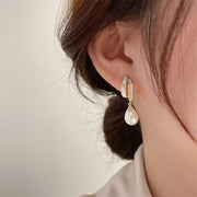 ピアス ハーフフープピアス レディース アクセサリー 耳飾り 揺れる 上品 きれいめ フェイクパール ドロップ型 ハーフリング