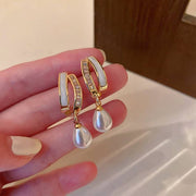 ピアス ハーフフープピアス レディース アクセサリー 耳飾り 揺れる 上品 きれいめ フェイクパール ドロップ型 ハーフリング