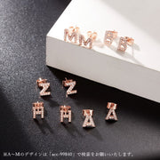 スタッドピアス レディース メンズ ユニセックス 女性 男性 男女兼用 ペアルック お揃い アルファベット 英字 イニシャル ラインストーン ゴールドカラー シンプル おしゃれ カップル プレゼント ギフト