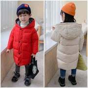 フード付きジャケット キッズ 子供服 ジュニア アウター 中綿入り ダウン風 ジップアップ ロング丈 ミディアム丈 膝丈 スナップボタン ジャンパー ブルゾン 単色 おしゃれ 無地 暖かい 冬 シンプル カジュアル バイカラー きれいめ 男の子 女の子 オフホワイト レッド グリーン ブラック ブルー