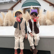 ボアベスト 子供服 キッズ もこもこ ふわふわ フリース シープボア 裏ボア 防寒 秋冬 暖かい 前開き 無地 シンプル アウター 裏起毛 あったか 厚手 保温 Vネック ジップアップ ファスナー ポケット ノースリーブ 袖なし カジュアル 普段着 ベビー ジュニア 子ども こども 女の子 男の子 女児 男児 春 80 90 100 110 120 130 140 150cm
