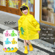 レインコート レインシューズ 2点セット 雨合羽 カッパ 長靴 レインブーツ ミドル丈 フラットヒール ぺたんこ キッズ ベビー 子供 子ども 雨具 レインウェア フード付 防水 撥水 防滑 滑り止め 前開き 着脱簡単 履きやすい くつ クツ レインガーター 視界キープ 視野確保 スナップボタン ポケット 恐竜 目立つ かわいい おしゃれ 女の子 男の子 こども 幼児 お出掛け