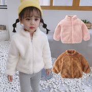 フリースジャケット 長袖 キッズ ベビー 子供服 女の子 男の子 女児 男児 子ども服 アウター ジップアップ 立襟 ハイネック 前開き ソリッドカラー ふわふわ もこもこ あったか 暖かい 防寒 寒さ対策 冬 可愛い おしゃれ カジュアル 普段着 デイリー 外出 お出掛け 小学校 登園 通園 通学 お揃い
