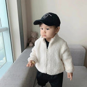 フリースジャケット 長袖 キッズ ベビー 子供服 女の子 男の子 女児 男児 子ども服 アウター ジップアップ 立襟 ハイネック 前開き ソリッドカラー ふわふわ もこもこ あったか 暖かい 防寒 寒さ対策 冬 可愛い おしゃれ カジュアル 普段着 デイリー 外出 お出掛け 小学校 登園 通園 通学 お揃い