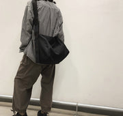 ショルダーバッグ ユニセックス 男女兼用 レディース 女性 メンズ 男性 カバン 鞄 斜め掛け 横長 大容量 大きめ チャック ジッパー 無地 ブラック シンプル クール かっこいい おしゃれ 通学 通勤 お出かけ 旅行