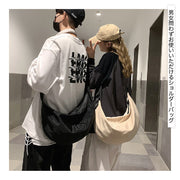 ショルダーバッグ 男女兼用 ユニセックス メンズ レディース 鞄 カバン かばん 大容量 斜め掛け 肩掛け ファスナー ポケット 無地 ブラック 黒 シンプル カジュアル 普段使い