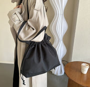 ショルダーバッグ レディース 女性 鞄 カバン かばん 巾着バッグ バッグ 巾着 斜め掛け 肩がけ 無地 単色 シンプル かわいい おしゃれ