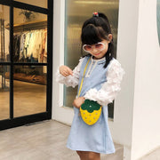 ポシェット ショルダーバッグ 子供用 キッズ 女の子 鞄 かばん カバン イチゴ型 いちご ストロベリー 肩掛け 斜め掛け ジッパー ファスナー レザー調 おしゃれ かわいい お出かけ 普段使い カジュアル デイリー 女児 子ども こども