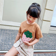 ポシェット ショルダーバッグ 子供用 キッズ 女の子 鞄 かばん カバン イチゴ型 いちご ストロベリー 肩掛け 斜め掛け ジッパー ファスナー レザー調 おしゃれ かわいい お出かけ 普段使い カジュアル デイリー 女児 子ども こども