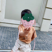 ポシェット ショルダーバッグ 子供用 キッズ 女の子 鞄 かばん カバン イチゴ型 いちご ストロベリー 肩掛け 斜め掛け ジッパー ファスナー レザー調 おしゃれ かわいい お出かけ 普段使い カジュアル デイリー 女児 子ども こども
