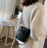 2wayバッグ ショルダーバッグ ハンドバッグ ポシェット フェイクレザー レディース 女性 シンプル おしゃれ コンパクト ミニ カバン クロスボディ 斜め掛け 長さ調整可能 ストラップ取り外し可能 鞄 小さめ 小物入れ 婦人用