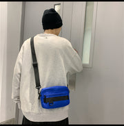 ショルダーバッグ 男女兼用 レディース メンズ ユニセックス カバン 鞄 肩掛け コンパクト 小型 ポケット チャック ジッパー シンプル カジュアル おしゃれ お揃い ペアルック