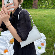 ショルダーバッグ 肩掛けバッグ レディース 女性 カバン 鞄 小さめ コンパクト フェイクレザー PUレザー 無地 ホワイト ブラック ピンク シンプル かわいい キュート おしゃれ エレガント フェミニン ガーリー