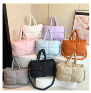 ショルダーバッグ ハンドバッグ 2wayバッグ レディース 女性用 鞄 カバン ダウン風 手提げ 肩掛け 斜め掛け 無地 単色 ファスナー ユニーク お出かけ カジュアル
