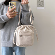 ショルダーバッグ バック かばん レディース 女性 肩掛け 斜め掛け 巾着型 ファスナーポケット コーデュロイ かわいい シンプル