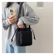 ショルダーバッグ バック かばん レディース 女性 肩掛け 斜め掛け 巾着型 ファスナーポケット コーデュロイ かわいい シンプル