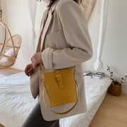 2wayバッグ ショルダーバッグ ハンドバッグ バケツ型 レディース 鞄 かばん 肩掛け 斜め掛け 手提げ ファスナー ナチュラル おしゃれ 可愛い デイリー
