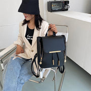 リュック デイパック レディース 女性 鞄 リュックサック バックパック マグネットボタン フェイクレザー ファスナー 紐 単色 無地 花柄 長さ調節可 持ち手付き おしゃれ シンプル きれいめ かわいい カジュアル お出かけ 通勤 通学 白 黒 ピンク 青 赤