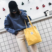 トートバッグ ショルダーバッグ 手提げかばん レディース 女性 鞄 肩掛け コーデュロイ ハンドバッグ 手提げバッグ ボタン 磁石 内ポケット付き 単色 無地 タグ付き カジュアル シンプル マチあり 大容量 おしゃれ かわいい 通学 通勤 お出かけ 買い物 白 黄 黒 ピンク 茶 灰 緑