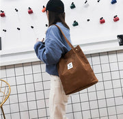 トートバッグ ショルダーバッグ 手提げかばん レディース 女性 鞄 肩掛け コーデュロイ ハンドバッグ 手提げバッグ ボタン 磁石 内ポケット付き 単色 無地 タグ付き カジュアル シンプル マチあり 大容量 おしゃれ かわいい 通学 通勤 お出かけ 買い物 白 黄 黒 ピンク 茶 灰 緑