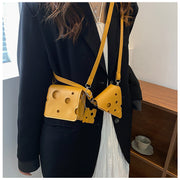 ポシェット ミニショルダーバッグ 鞄 レディース カバン 肩掛け 斜め掛け 長さ調節可能 チャーム付き マグネットボタン レザー調 小物入れ サブバッグ チーズ コンパクト 女性用 可愛い おしゃれ ユニーク 旅行 お出掛け