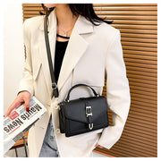 ショルダーバッグ ハンドバッグ レディース 女性 鞄 カバン ミニバッグ 肩掛け 斜め掛け 手提げ コンパクト レザー調 おしゃれ 上品 可愛い