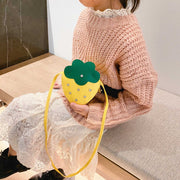ポシェット ショルダーバッグ キッズ 子供 鞄 カバン イチゴ ストロベリー 斜め掛け 肩掛け ファスナー かわいい おしゃれ 小物入れ 収納