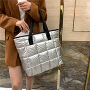 トートバッグ ショルダーバッグ レディース 女性 鞄 カバン キルティング 単色 光沢感 肩掛け 手提げ おしゃれ 普段使い お出かけ