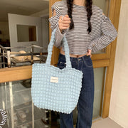 トートバッグ レディース 女 かばん 鞄 キャンパスバック 肩掛け ブラック オフホワイト ポップコーン生地 エンボス かわいい シンプル ぽこぽこ