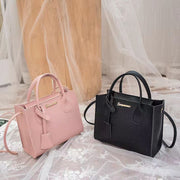 ショルダーバッグ ハンドバッグ 2WAY レディース 鞄 バッグ レザー風 スクエア かわいい 可愛い おしゃれ きれいめ シンプル 無地 カラバリ豊富 黒 赤 青