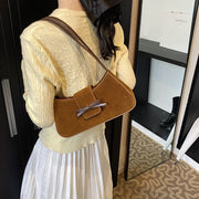 ショルダーバッグ レディース 女性 カバン 鞄 小型 小さめ コンパクト 肩掛け マグネットボタン チャック ジッパー リボン フェイクレザー PUレザー 無地 ブラウン ブラック レッド シック ガーリー フェミニン 可愛い キュート フォーマル おしゃれ