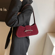 ショルダーバッグ レディース 女性 カバン 鞄 小型 小さめ コンパクト 肩掛け マグネットボタン チャック ジッパー リボン フェイクレザー PUレザー 無地 ブラウン ブラック レッド シック ガーリー フェミニン 可愛い キュート フォーマル おしゃれ