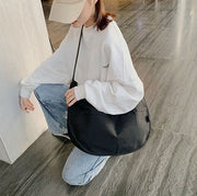 ショルダーバッグ レディース 斜めがけ 肩掛け 大人 帆布 キャンバス 三日月 かわいい ファスナー開閉 無地 シンプル タグ カジュアル 大容量 マザーズバッグ インナーポケット おしゃれ 鞄 カバン かばん 大人可愛い 女性 お出かけ マチあり 婦人 ブラック 黒 イエロー 黄 ホワイト 白 通学 ショッピング 買い物