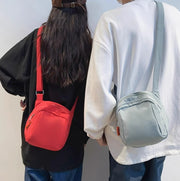 ショルダーバッグ 斜め掛け 肩掛け 男女兼用 メンズ レディース コンパクト ミニ 小さめ カジュアル 街歩き 鞄 カバン 無地 おしゃれ シンプル ファスナー 女性用 男性用 ブラック 黒 ベージュ