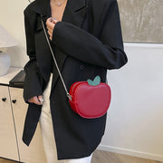 ショルダーバッグ 肩掛け鞄 レディース 女性 カバン チャック ファスナー チェーンストラップ 小型 小さめ リンゴ 林檎 青りんご グリーンアップル フルーツモチーフ 果物モチーフ フェイクレザー PUレザー カジュアル ポップ 可愛い かわいい キュート ガーリー フェミニン ユニーク おしゃれ