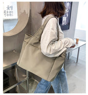 トートバッグ レディース 女性 鞄 カバン 手提げかばん 肩掛け ファスナー マグネットボタン A4 通勤 通学 マザーズバッグ 外ポケット 内ポケット サイドポケット 大容量 おしゃれ 無地 シンプル