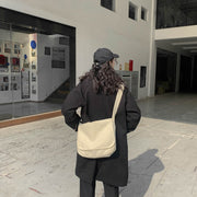 ショルダーバッグ 男女兼用 レディース メンズ 鞄 かばん カバン 肩掛け 斜め掛け 大容量 無地 単色 シンプル カジュアル 学生