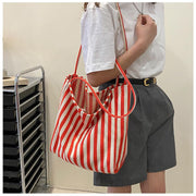 トートバッグ レディース 女性 カバン キャンバス 縦型 エコバッグ ショッピングバッグ 大容量 軽量 A4収納 肩掛け 手提げ